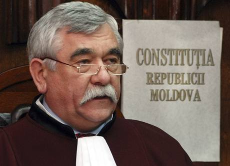 Pedseda moldavského ústavního soudu Dumitru Pulbere (12. dubna 2009)