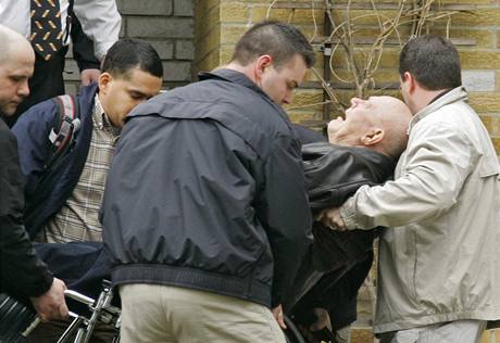 Amerití federální agenti odvezli bývalého nacistu Johna Demjanjuka (14. dubna 2009)