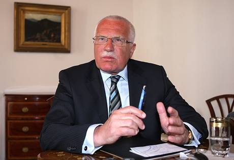 Václav Klaus ekal na sladní právního výkladu vztahu ímského statutu a eské ústavy.