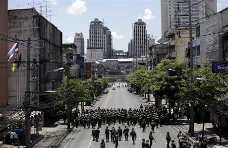 Thajt vojci se v ulicch stetli se stoupenci bvalho premira inavatry