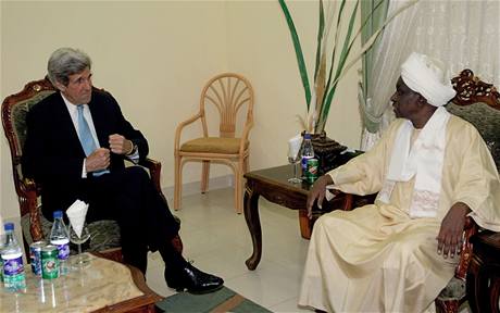 John Kerry se sdnskm viceprezidentem Mohammnadem Tah