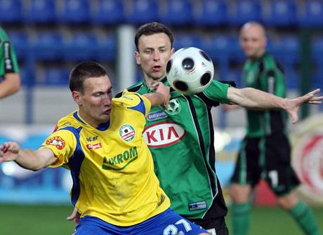 Martin Müller v zeleném píbramském dresu v loském ligovém duelu se Zlínem.
