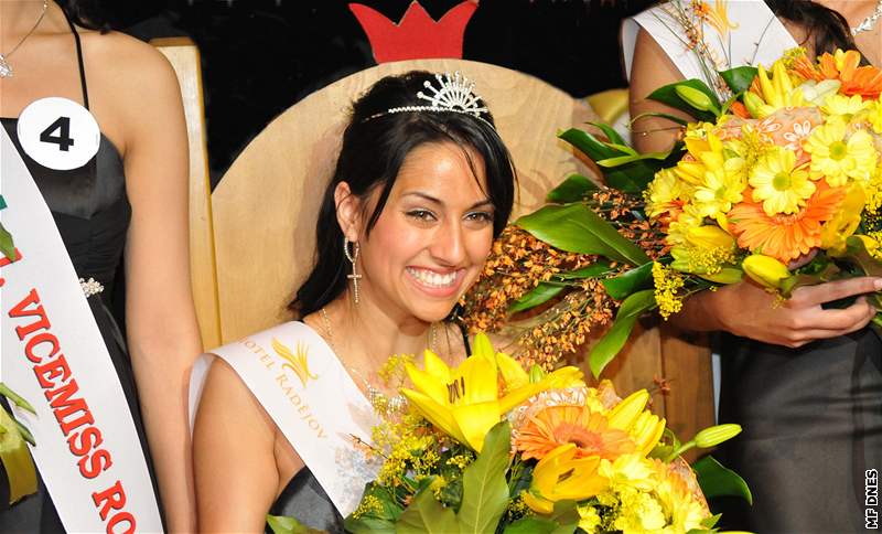 V Hodonín zvolili Miss Roma 2009. Stala se jí dvacetiletá kadenice Aneta Kaniová z Chomutova