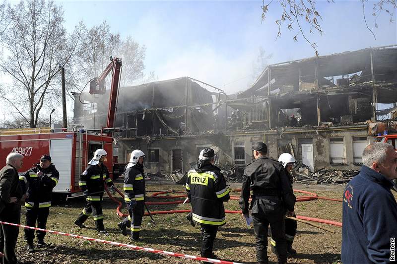 Záchranái stále prohledávají trosky ubytovny v obci Kamien Pomorski.