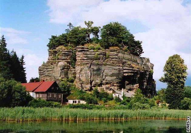 Pískovcové skalisko se Sloupským hradem