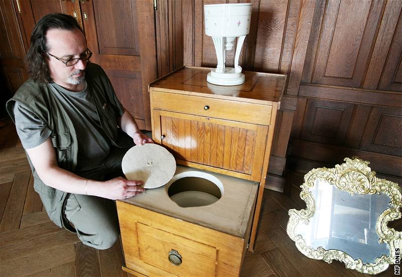 Výstava osobní hygieny na zámku v Námti nad Oslavou