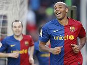 Barcelona: Henry (vpravo) a Iniesta se raduj ze vstelen branky