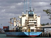 Dnsk obchodn lo Maersk Alabama s humanitrn pomoc pro Somlsko po pjezd do keskho pstavu Mombasa (12. dubna 2009)