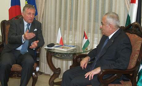 Mirek Topolnek s palestinskm premirem Salmem Fajdem v Ramallhu (23. dubna 2009)