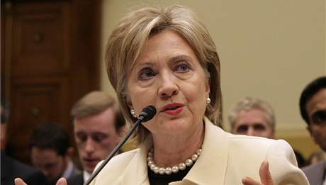 Americká ministryn zahranií Hillary Clintonová hovoí ped zahraniním výborem (22. dubna 2009)