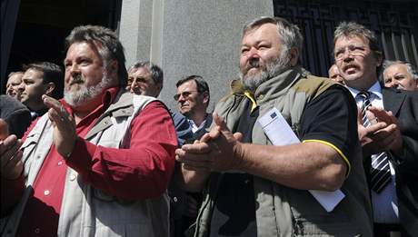 Zemdlci pokraují v sérii protest. Tentokrát zablokují dálnice.