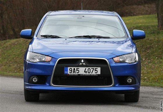 Mitsubishi Lancer vede v kategorii malý rodinný vz. Ilustraní foto