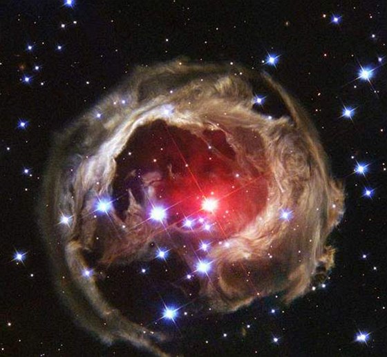 Zábr z Hubbleova teleskopu. Evropský extrémn velký teleskop by ml poizovat a patnáctkrát ostejí snímky.