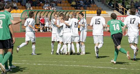 Sokolov - Hradec Králové. Radost hostujících fotbalist.