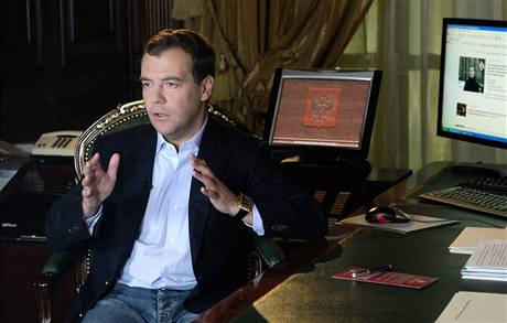 Rusk prezident Dmitrij Medvedv nat videoblog pro ruskou verzi LiveJournal. (22. dubna 2009)
