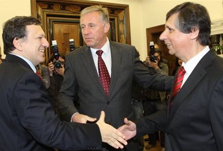 Mirek Topolánek pedstavuje José Barrosovi Jana Fischera