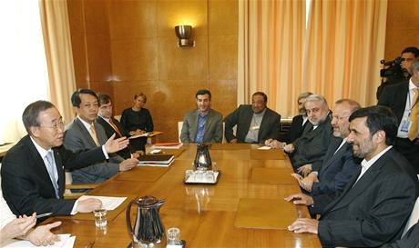 rnsk delegace v ele s Mahmdem Ahmadnedem na setkn se fem OSN Pan Ki-munem v enev