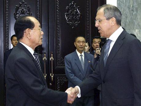 Rusk ministr zahrani Sergej Lavrov bhem nvtvy Severn Koreje (24. dubna 2009)