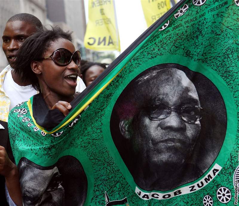 Jacob Zuma je pro vtinu evropských komentátor archetypem zkorumpovaného a polygamního afrického vdce.