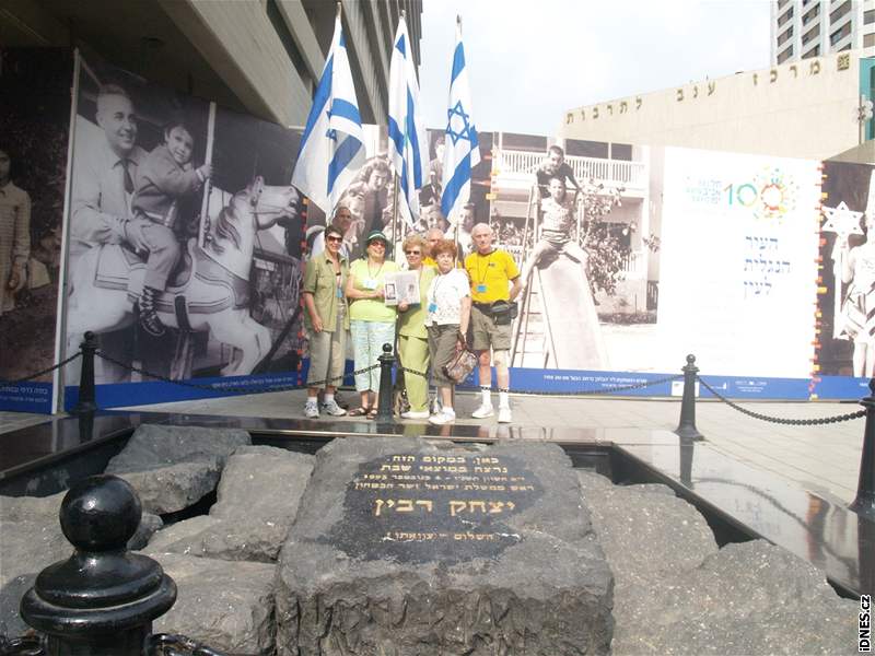Památník Jicchaka Rabina v Tel Avivu.