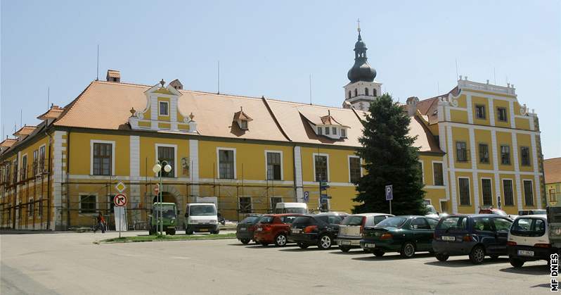 Barokní stavbu v Nových Hradech se podailo zachránit , bude v ní hotel
