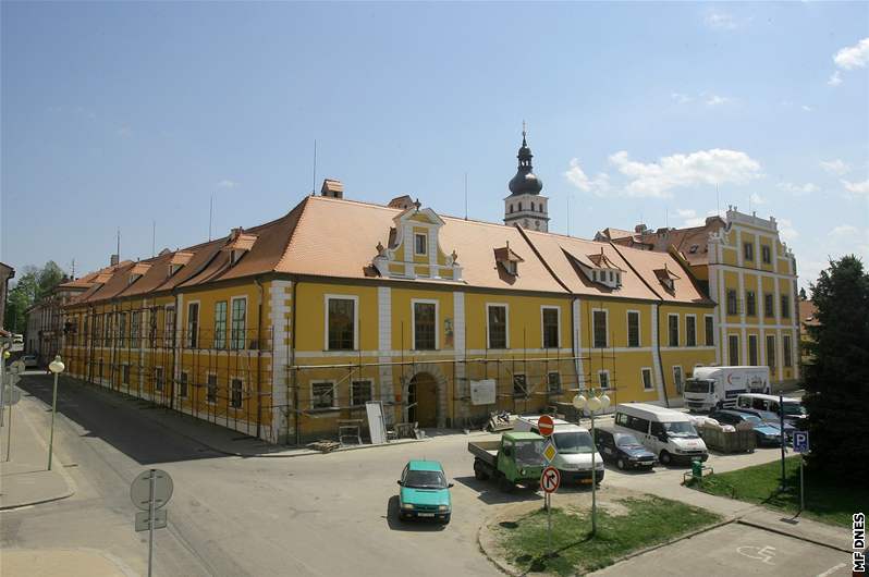 Barokní stavbu v Nových Hradech se podailo zachránit , bude v ní hotel