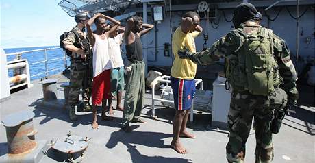 Francouzské námonictvo se stalo terem pomýlených somálských pirát u v kvtnu.