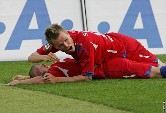 Brno: Doek (dole) a Stetík se radují z gólu