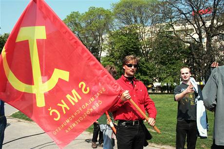 Úastníci komunistických oslav 1. máje KSM na Moravském námstí v Brn