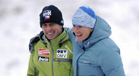 Reprezentaní trenér David Jiroutek má s partnerkou Kamilou Rajdlovou dceru. V olympijské sezon pro ni budou muset hledat kvli spoust cestování hlídání.