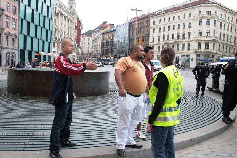 Pochod zbrojovákm ke stadionu za Luánkami v Brn