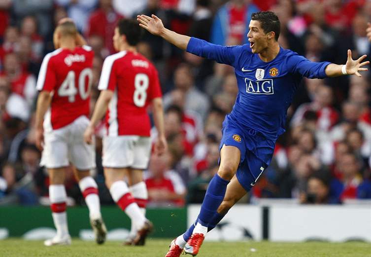 Arsenal - Manchester Utd.: Cristiano Ronaldo se raduje z druhého gólu host.