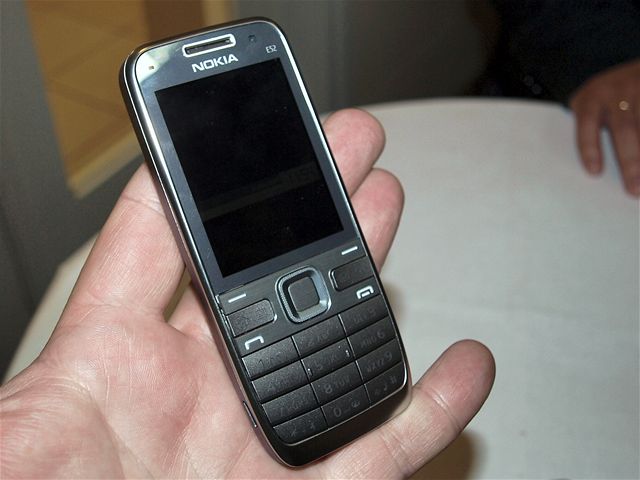 Nokia E52 v premiée