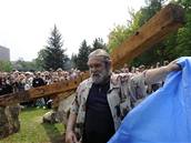 V Plzni odhalili 1. 5. 2009 pomnk bigbtu z dlny Jaroslava indele 