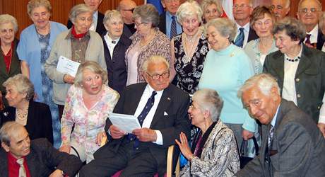 Nicholas Winton pi oslav 100. narozenin. (16.5. 2009)