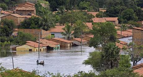 Zaplavené msteko Pedreiras v brazilském stát Maranhao. (10. kvtna 2009)