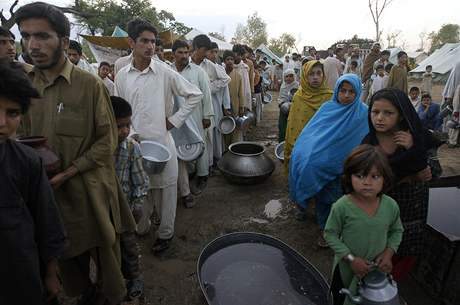 Uprchlíkm z pákistánského údolí Svát hrozí humanitární krize (10. kvtna 2009)
