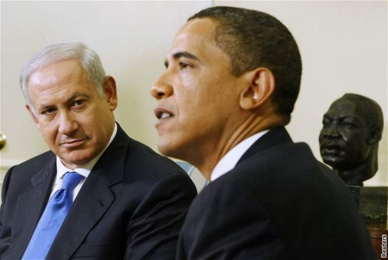 Barack Obama s Benjaminem Netanjahuem v Oválné pracovn Bílého domu ve Washingtonu (18. kvtna 2009)