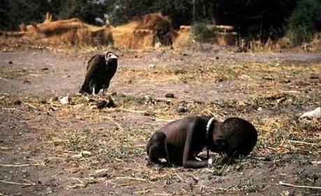 Kevin Carter: Africk dvtko umr hlady, zatmco za nm ek na svoji pt dvku sup. 