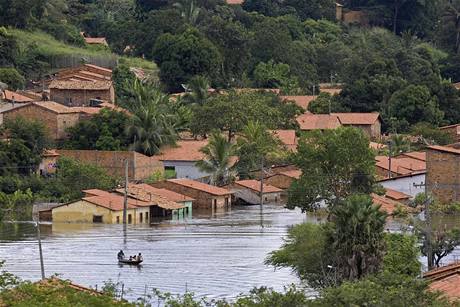 Zaplavené msteko Pedreiras v brazilském stát Maranhao. (10. kvtna 2009)