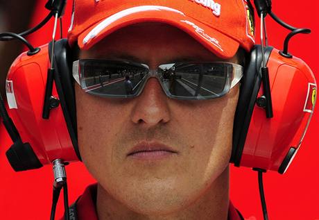 Michael Schumacher se do formule 1 nevrátí. Na fotografii pi sledování VC panlska.