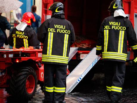 S plameny bojuje 14 jednotek italských hasi. Ilustraní foto.