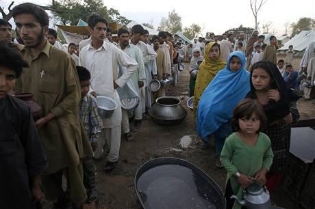 Uprchlíkm z pákistánského údolí Svát hrozí humanitární krize (10. kvtna 2009)