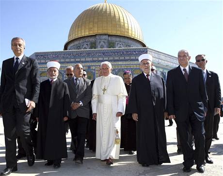 Pape Benedikt XVI. u Chrmov hory v Jeruzalm (12. kvtna 2009)