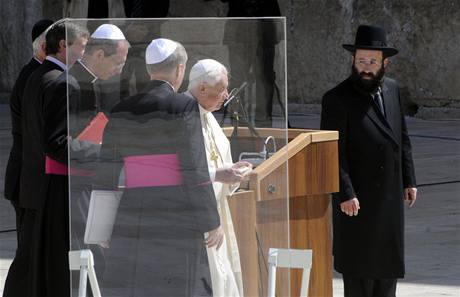 Pape Benedikt XVI. u jeruzalmsk Zdi nk (12. kvtna 2009)