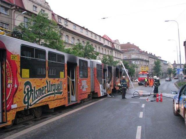 Poár tramvaje na Klatovské tíd v Plzni (11. 5. 2009)