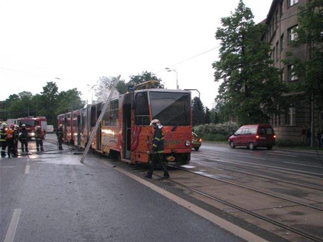 Poár tramvaje na Klatovské tíd v Plzni (11. 5. 2009)