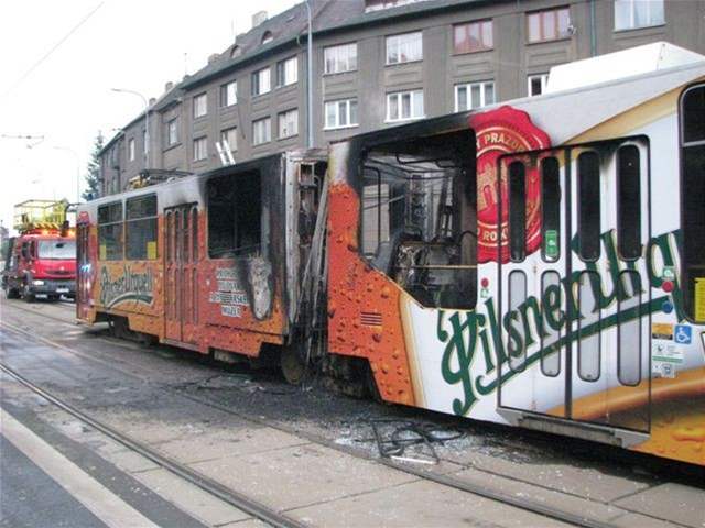 Poár tramvaje na Klatovské tíd v Plzni (11. 5. 2009)