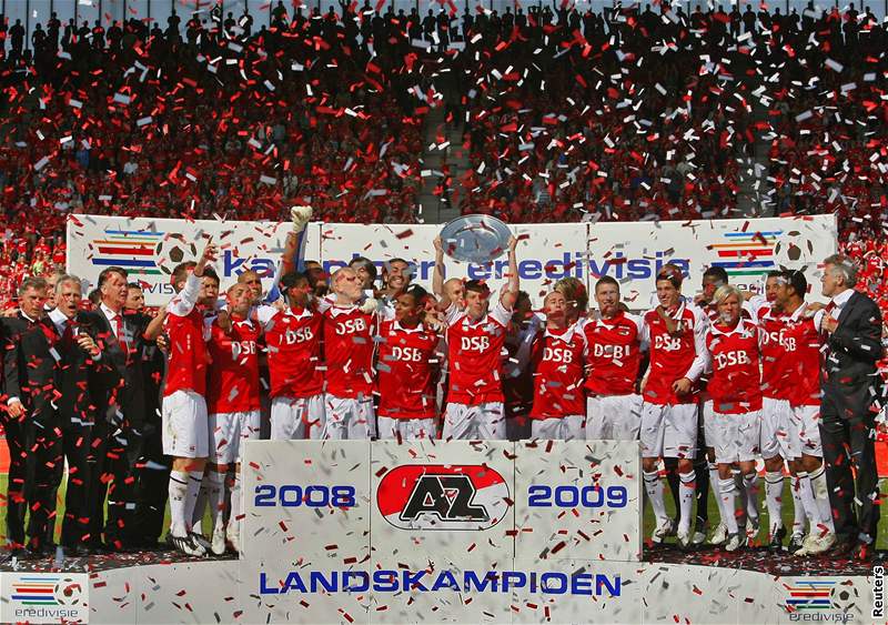 Fotbalisté AZ Alkmaaru slaví nizozemský ligový titul