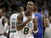 Basketbalista Stephon Marbury z Bostonu v ptm utkn semifinle Vchodn konference NBA s Orlandem.